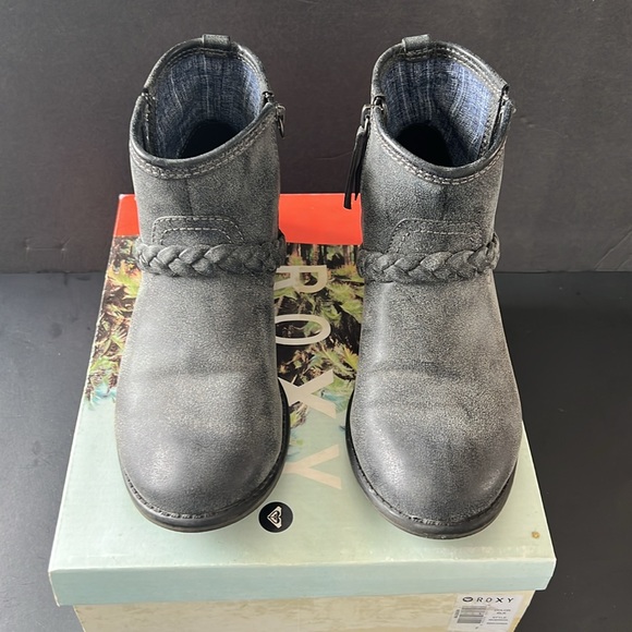 Roxy Madison Boots - Picture 2 of 8